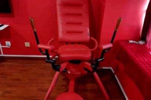 主题酒店里红色椅子怎么用