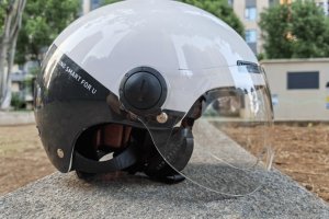 头盔玻璃罩安装方法  头盔玻璃罩如何正确安装？