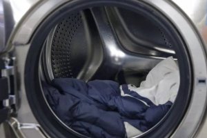 羽绒服可以用洗衣机洗吗？如何正确清洗羽绒服？