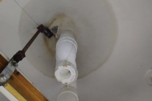 落水管接头漏水如何补漏