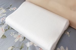 乳胶枕头六大害处  乳胶枕的缺点分析