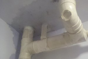 楼上的卫生间漏水不负责怎么办？楼上住户卫生间漏水不肯维修怎么办？