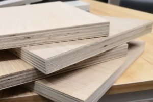 实木多层板与颗粒板哪个好？实木多层板和颗粒板的优缺点